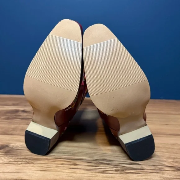 Red Embroidered Women's Floral Cowboy Boots - Picture 4 of 5